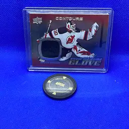 2015 Contours martin brodeur glove relic New Jersey Devils 