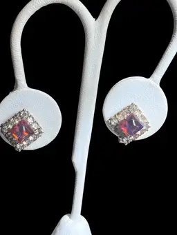 Vintage Dragons Breath clear rhinestone Screw-back earrings