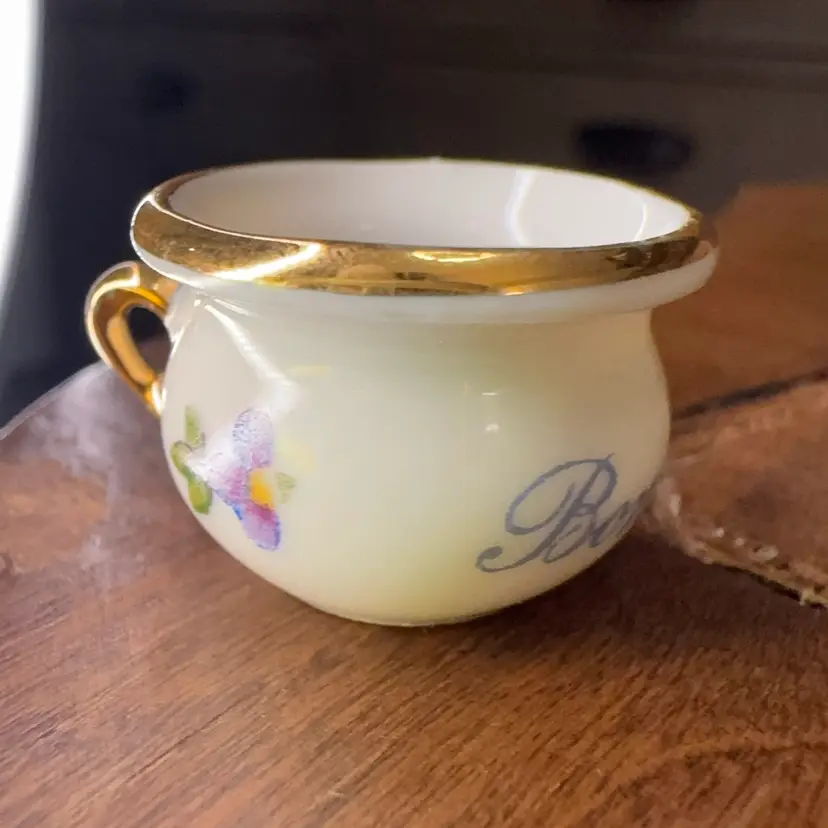 😻😻 0.5x1” vintage Limoges miniature porcelain chamber pot. "Bonne Nuit” translates to "Good Night"
