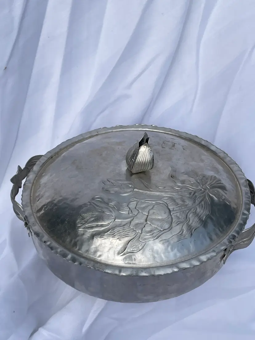 1950s Vintage Tulip Hammered Aluminum Covered Casserole Dish Rodney Kent