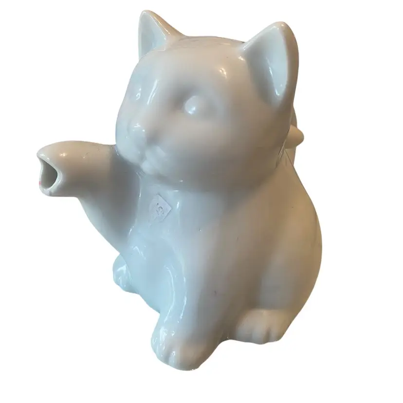CAT CREAMER…H.I.C….White Ceramic…Cat Pot…Tail Handle…Paw Pourer…Cat Collectible…