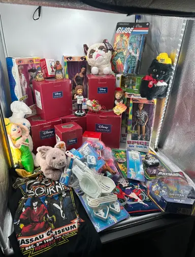 Lady Arbitrage $1 STARTS Disney Jim Shore, Collectibles, Loungefly, Toys & GIVEAWAYS