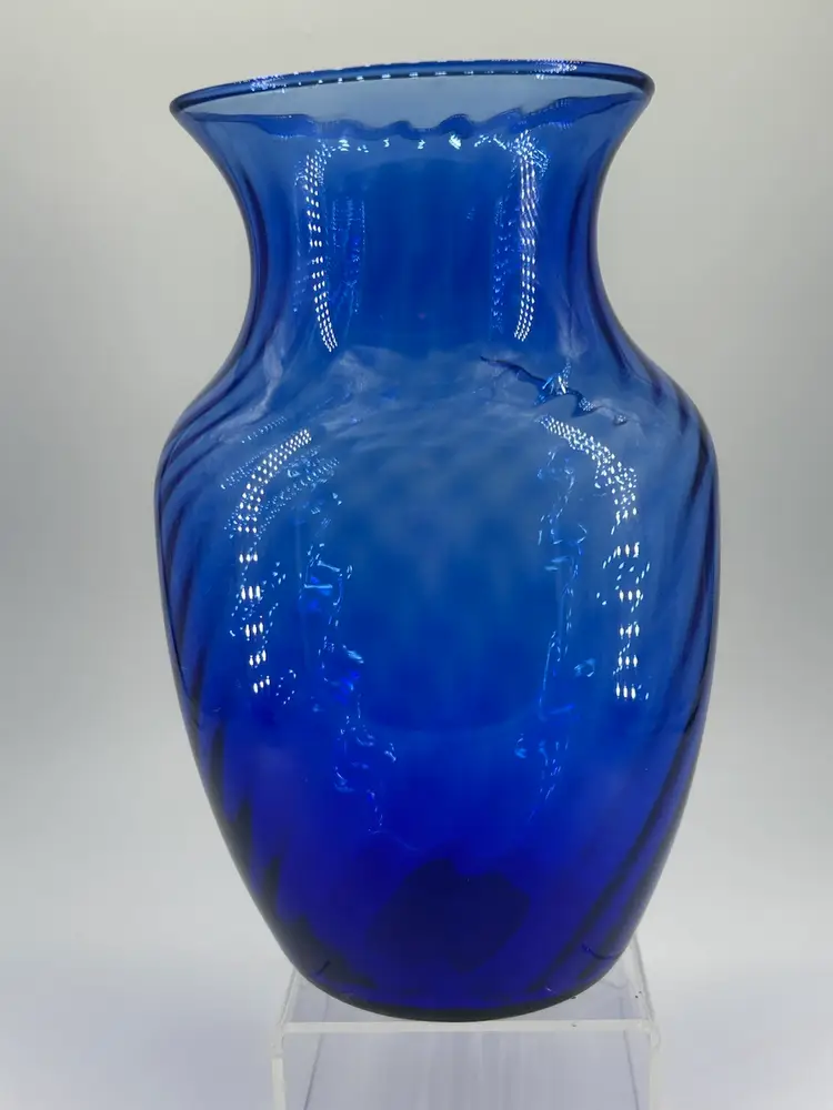 Vintage Indiana Glass cobalt blue swirl glass vase 55 illusion