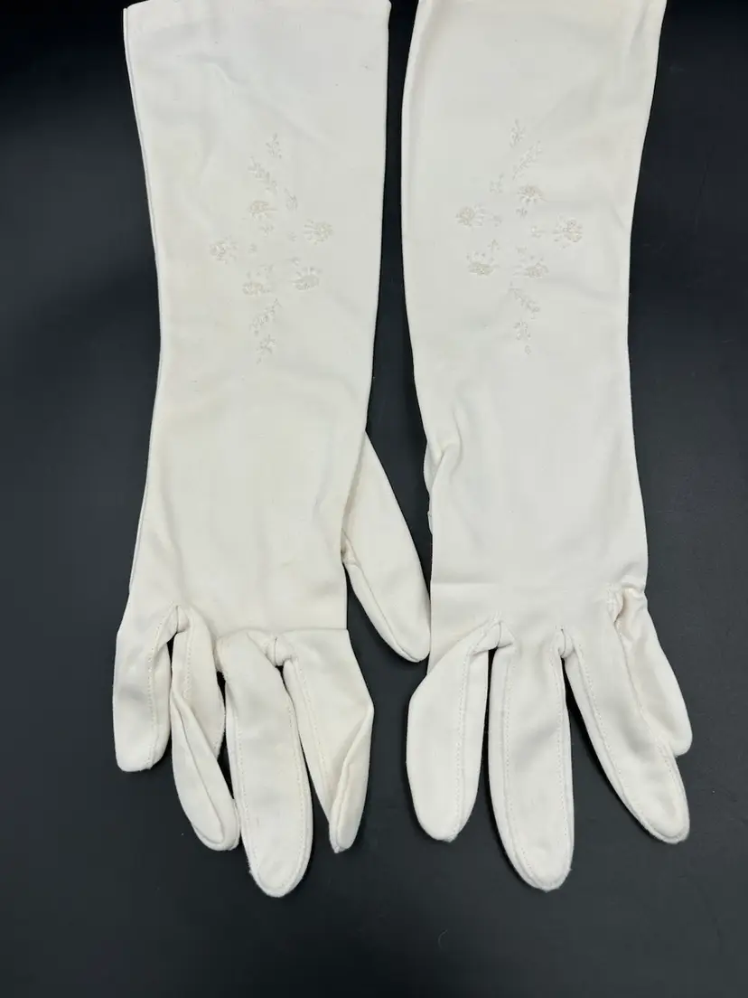 Vintage Long ivory colored floral embroidered women’s gloves