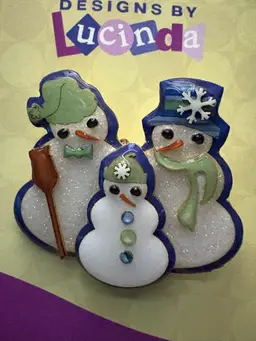 Designs By Lucinda ~ Vintage SNOWMAN FAMILY Pin / Brooch  ~ Navy Background ~ Mom & Dad Are Glittery ~ Each Snowman Has Accessories In Shades Of Sage And Blue. Brrrr! Ready For Winter! ❄️☃️