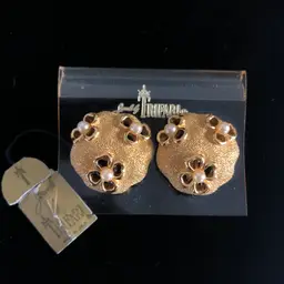 Crown Trifari Clip On Earrings Floral Cutouts Pearl Centers Gold Tone Pin Prick