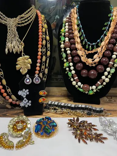 Pop Up Jewels🌻🌻