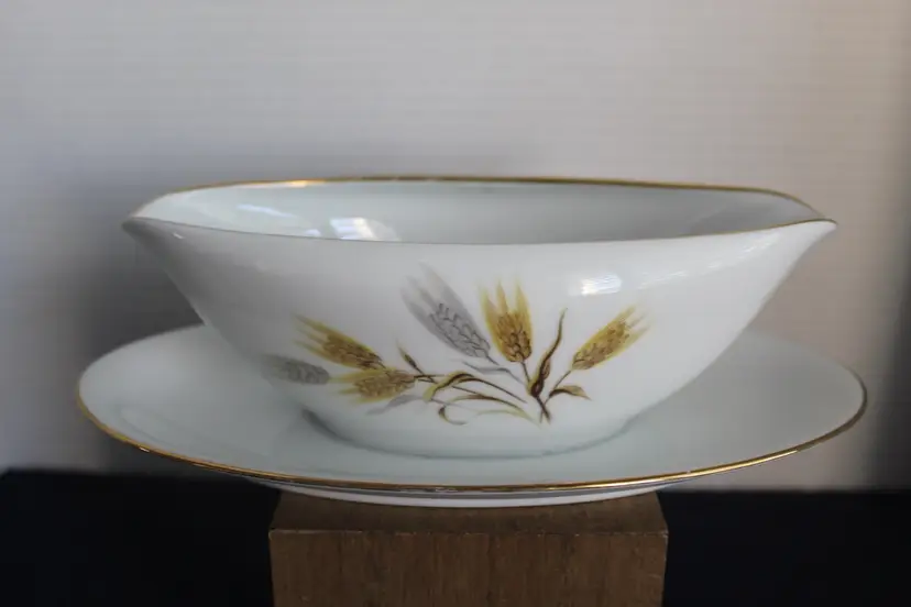 NORITAKE WHEATON/ WHEAT PATTERN GRAVY BOAT WITH UNDERPLATE # 5414