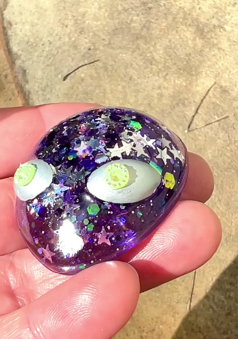 Purple Alien Magnet. Handmade By Me 🫶 With Resin And Glitters. See Video For Sparkle ✨
