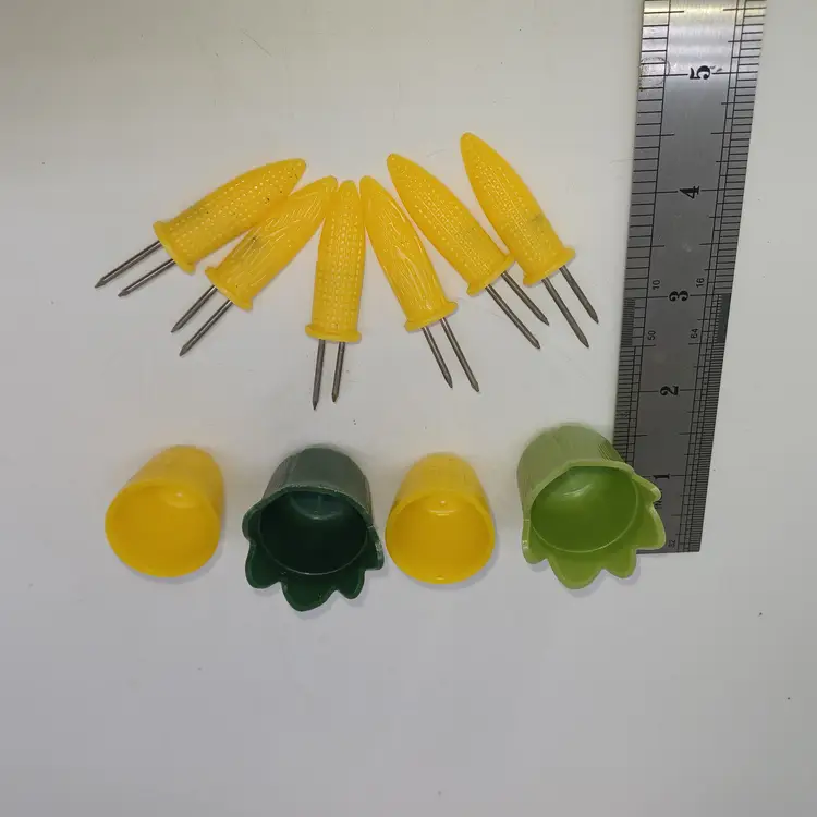 Vintage 60's Royal Product USA Plastic Corn Cob Mini Salt & Pepper Shakers Set