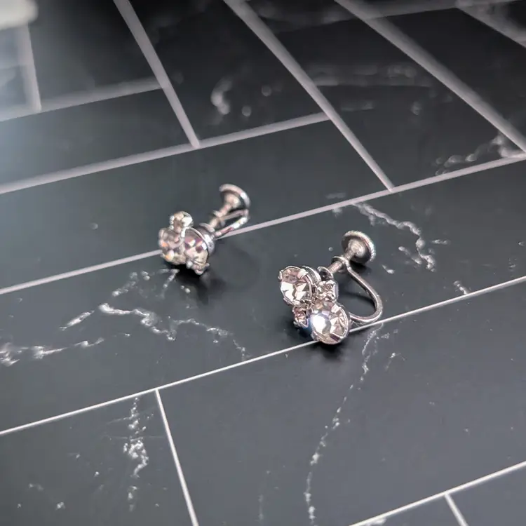 Vintage Screw Back Earrings Clear Gems Stylish & Elegant 0.5"
