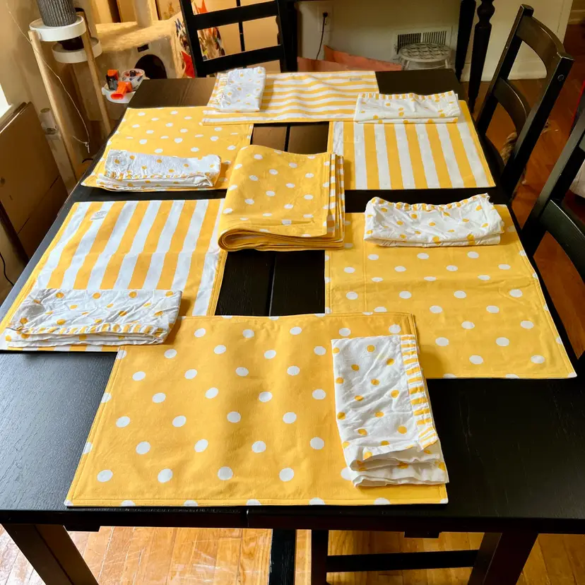 Vintage Set Of 6 Crate And Barrel Yellow And White Stripe And Polkadot Placemats 19” x 14” And Set Of 6 Matching Cotton Polka Dot ANapkins 20” x 20” As Is