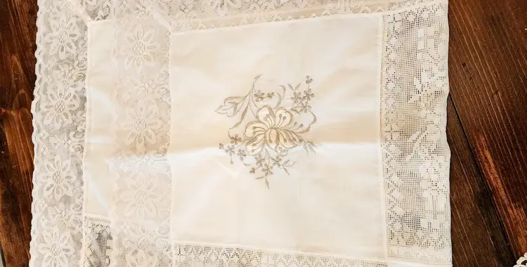 Vintage Table Linens Set