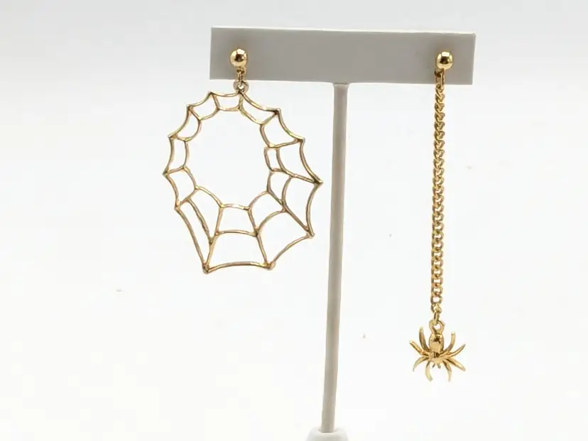 Halloween Spider and Web Mismatched Earrings Gold Tone Spooky Jewelry