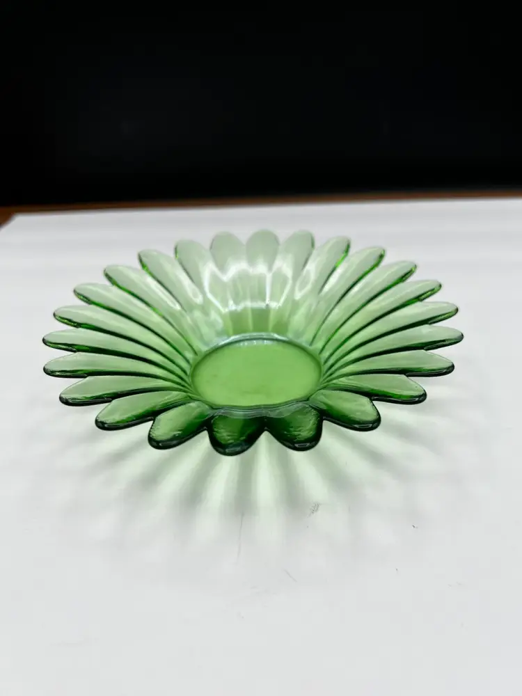 #771B Vintage Green Glass Petal Flower Shape Bowl/Votive Holder