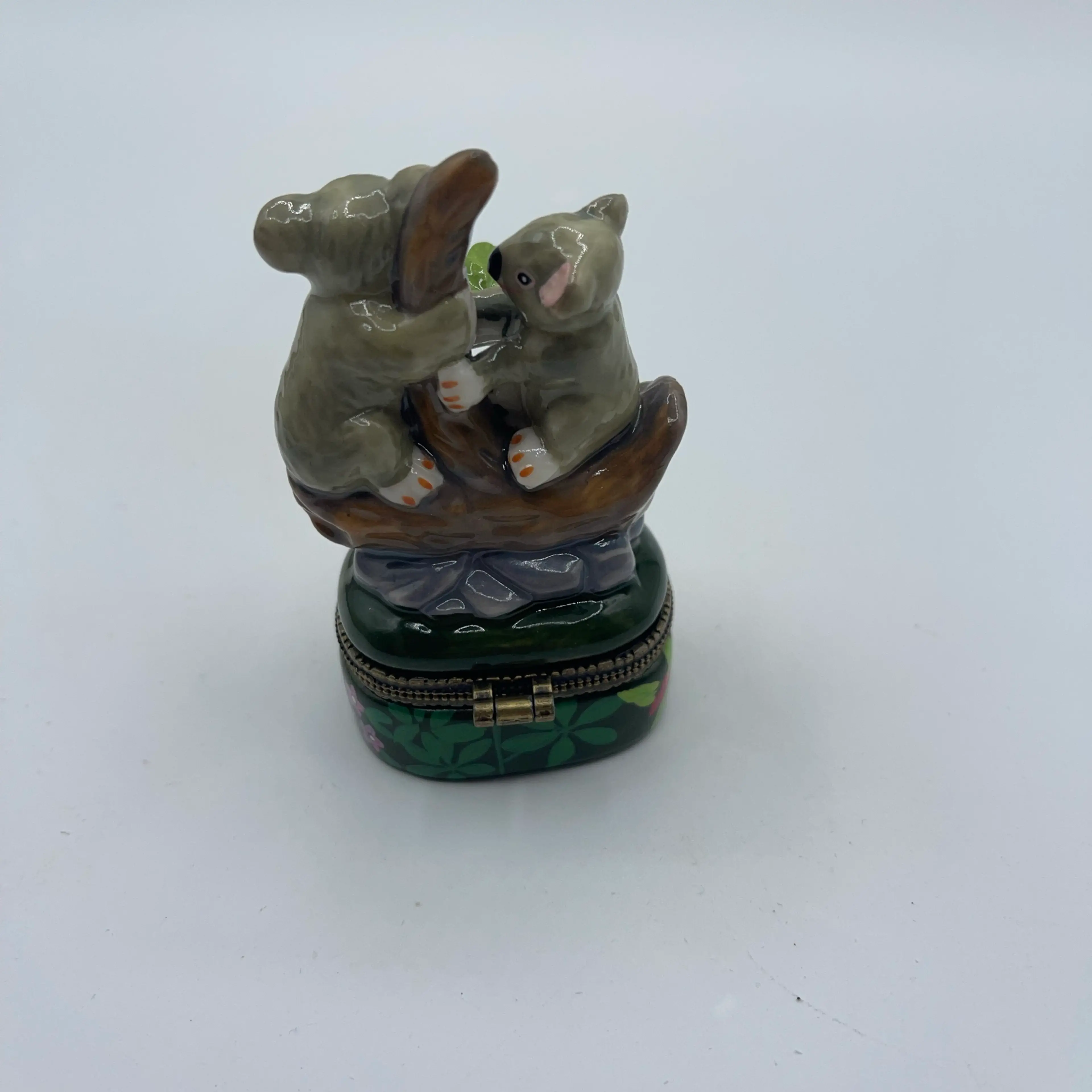 Image 3 of 4