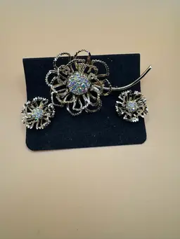 Sarah Coventry Brooch And Matching Clip Earrings