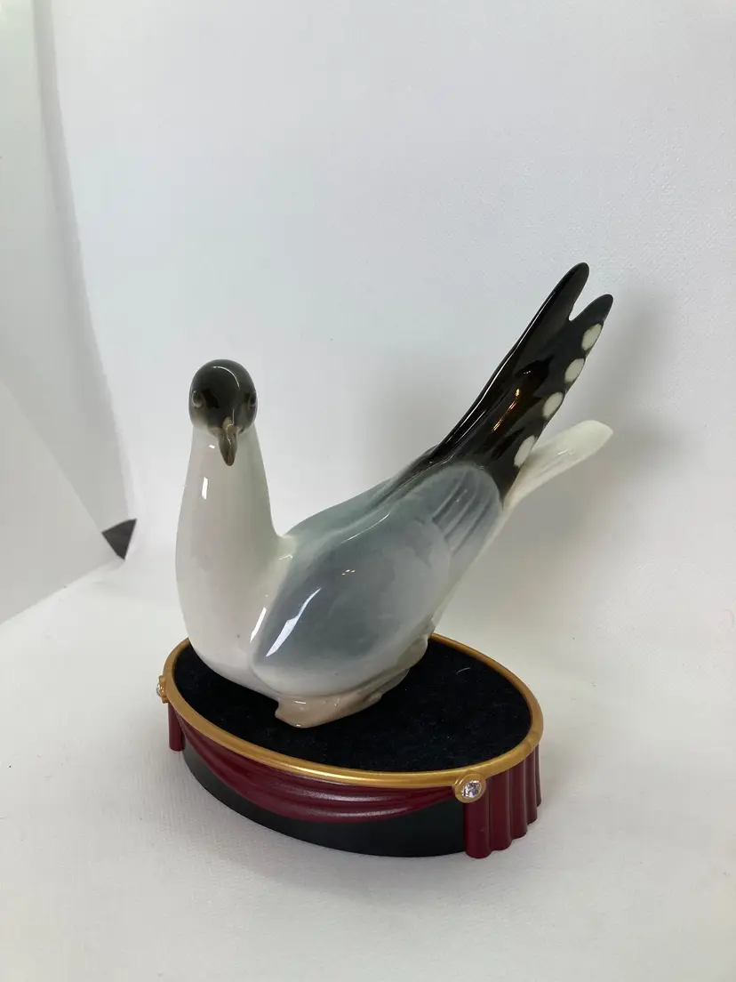 SOVIET LFZ USSR LOMONOSOV PORCELAIN FIGURINE Shore Bird Signed by  Artist VINTAGE 1960's