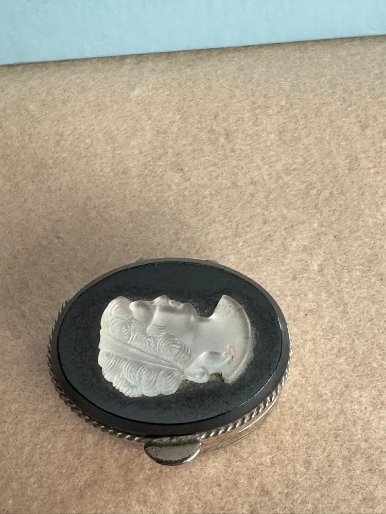 Cameo trinket box with What Looks Like Onyx