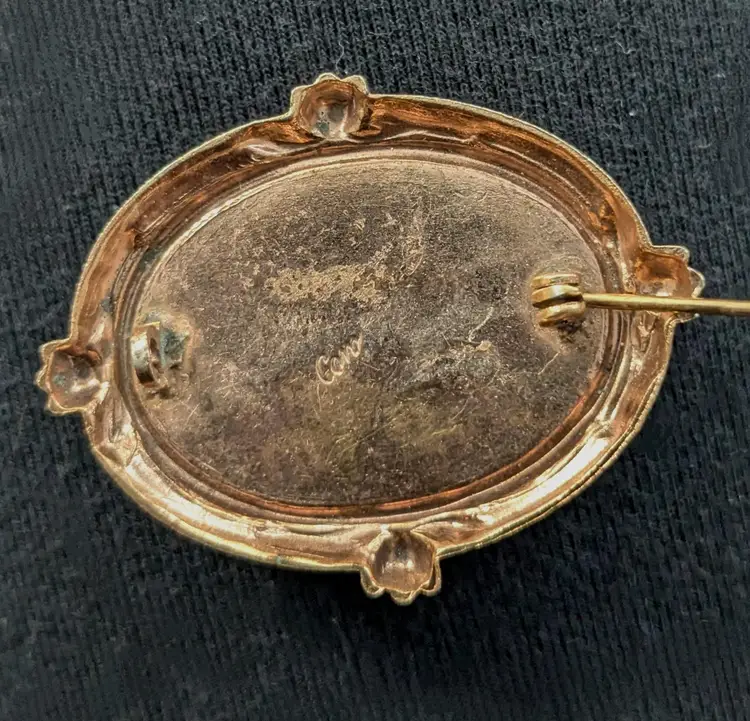 Signed Coro Cameo On Onyx Brooch