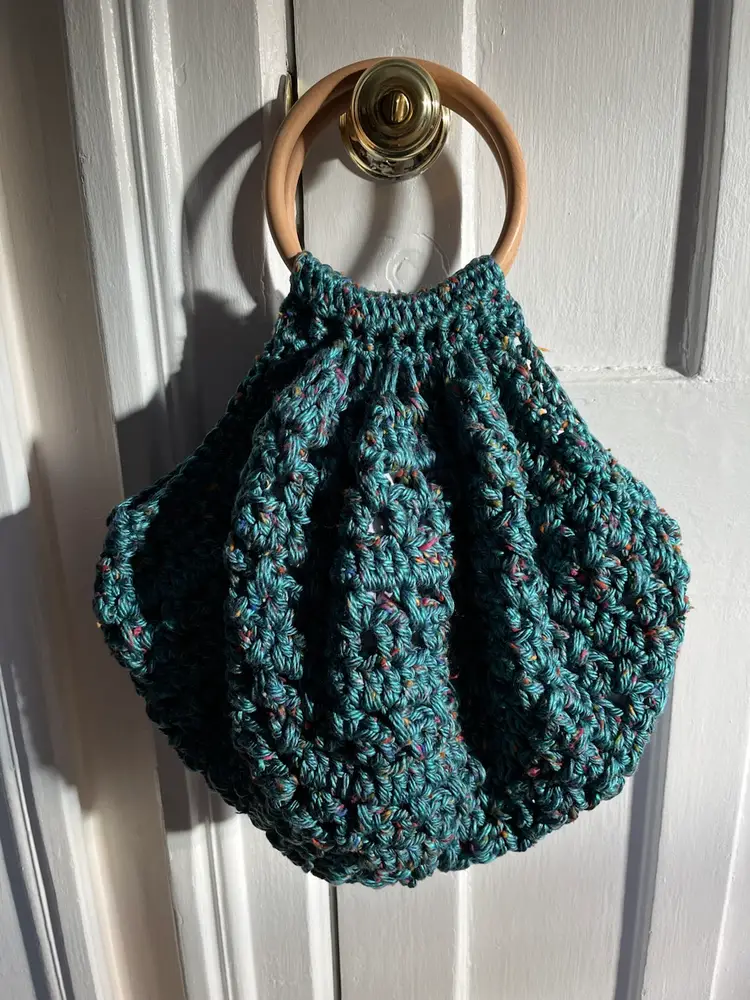 Large Crocheted Wooden Handles Alice In Wonderland Liner