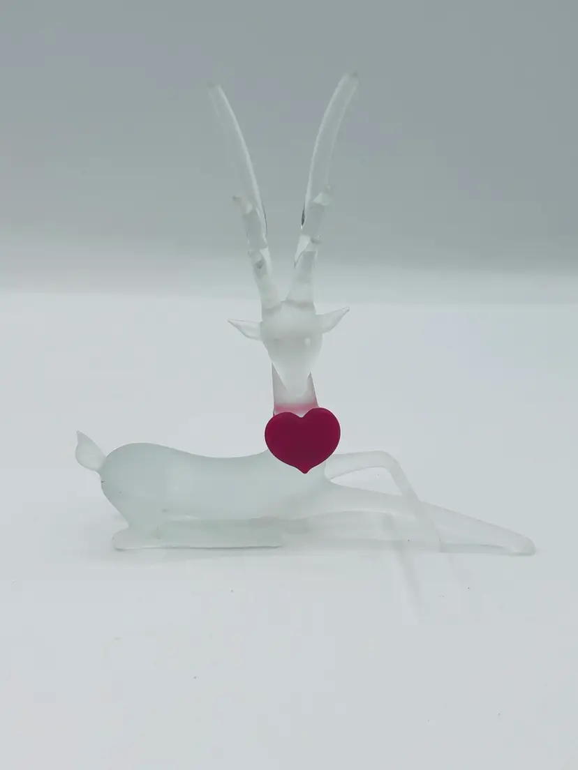 Silvestri Frosted Art Glass Reindeer Figurines Buck Doe Deer Red Heart