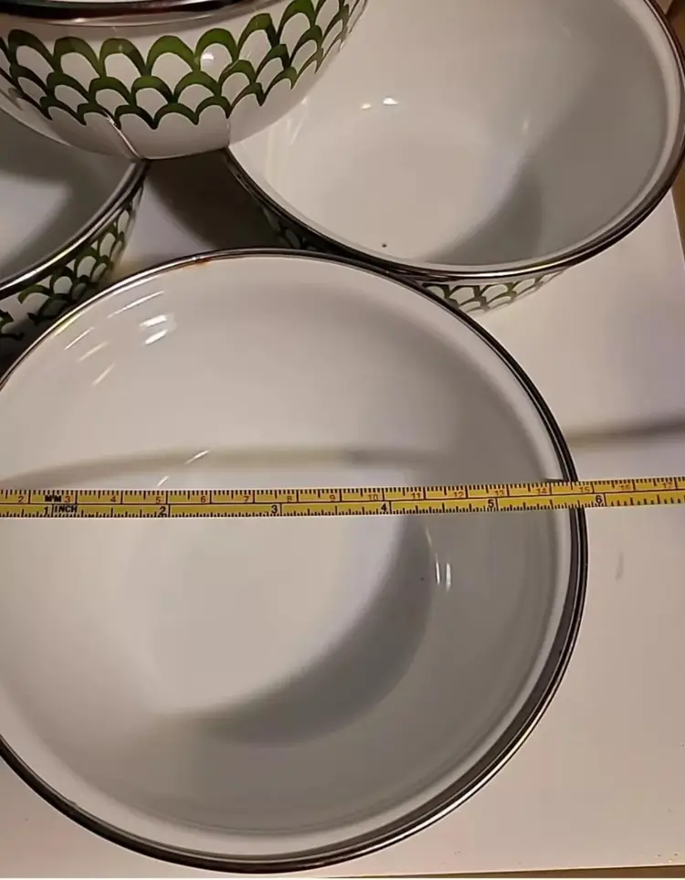 Golden Rabbit Scallop Green Enamelware Collection Salad Bowl 4-Piece Set