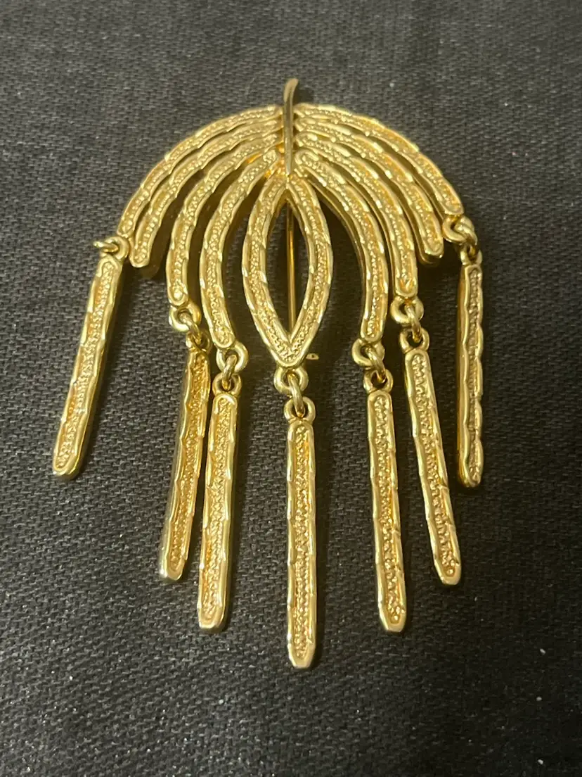 Vintage Sarah Coventry Gold Tone Jellyfish D Style Brooch