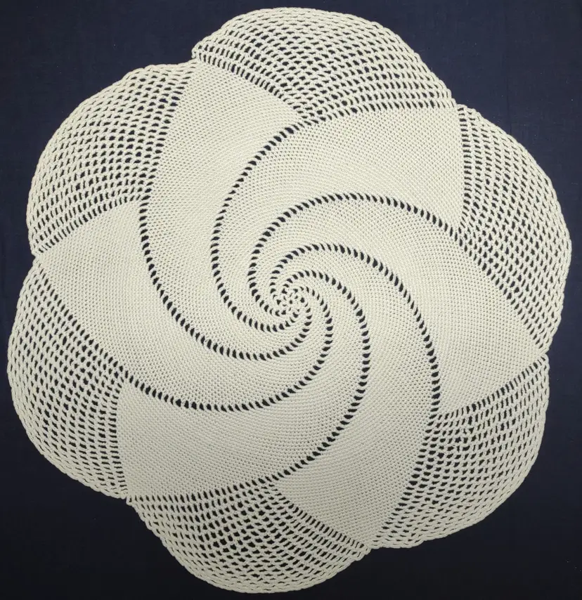 18" heavy cotton pinwheel doilie - white - 26CG08 180
