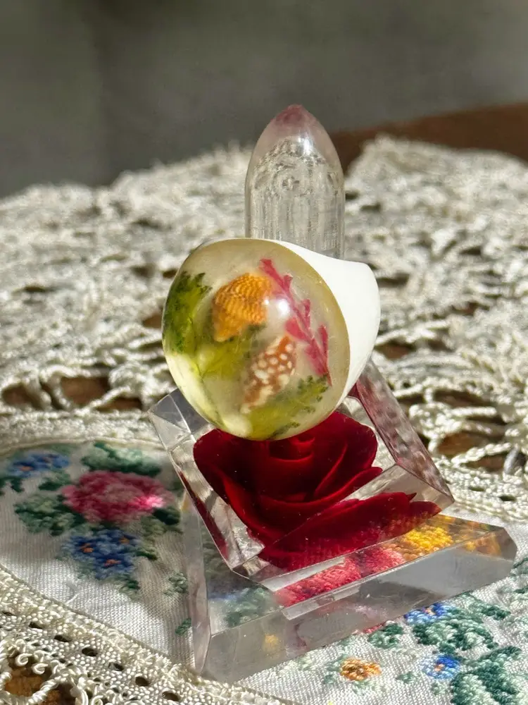 Vintage Midcentury Giant Lucite Dome Seashell  Ring Sz 6.5