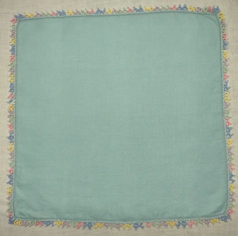 Vintage turquoise linen hankie with a multicolor variegated crochet border 26PA02 H577