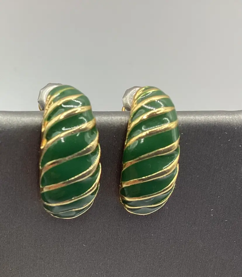 Stunning Deep Green Shrimp Style Pierced Earrings