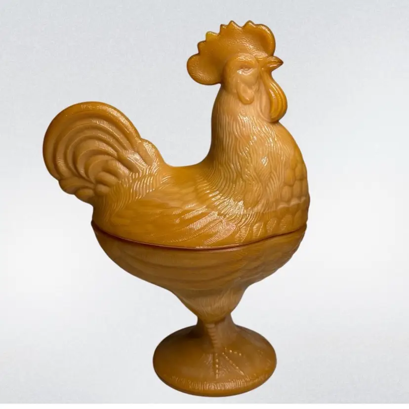 Covered Candy Dish Standing Rooster Figurine Caramel Slag Glass Vintage LE Smith For Martha Stewart Farmhouse Cottagecore
9” T x 6.5” L x 4” W