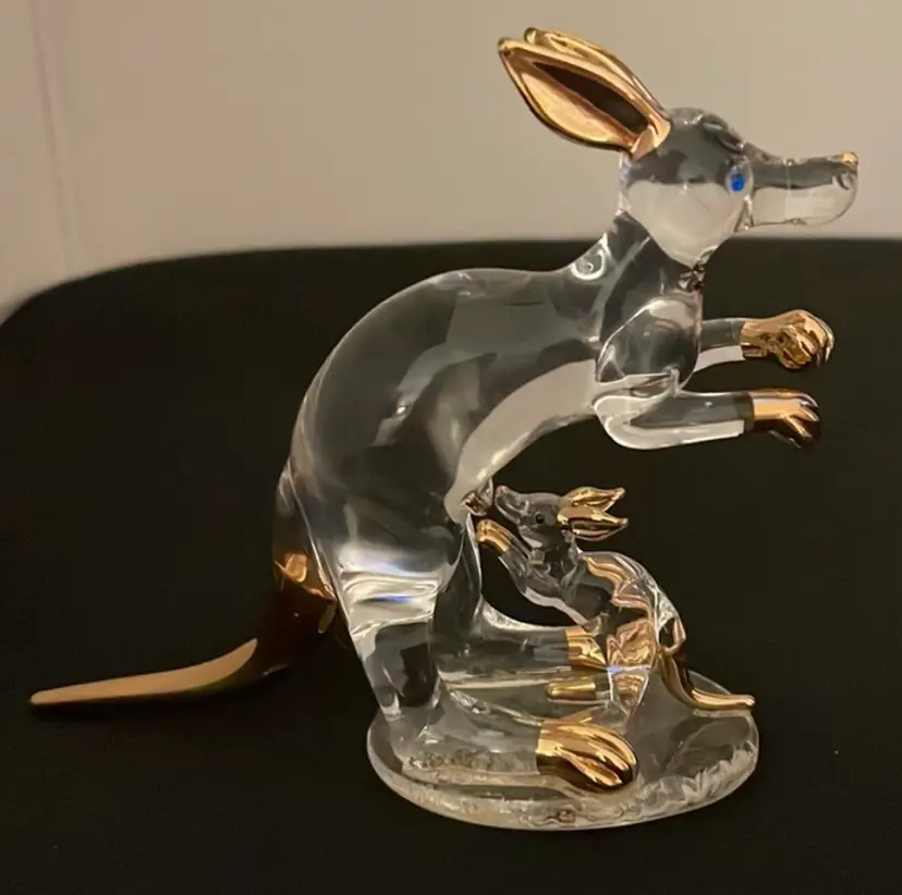 KANGAROO 🦘!! Adorable Glass Mother with her Joey, Glowy Around Her Eyes, accented with 22kt gold