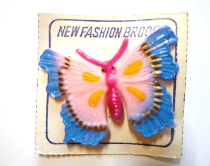 Butterfly Fashion Brooch Vintage UNUSED Japan Retro Plastic Bug Pin On Header