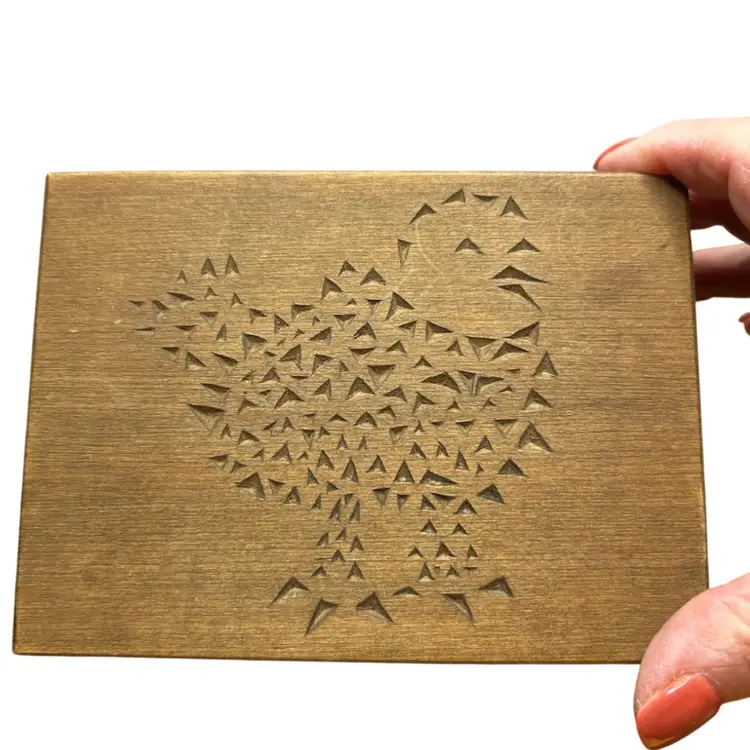 Vintage Carved Chicken/Bird Atop Dove Tailed Wooden Box @4x5 1/2x2 1/2 With Felted Bottom And Interior Padded Material . Some Wear On Felt