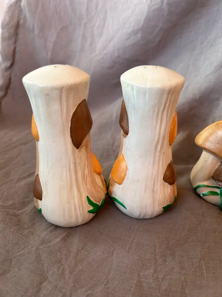 Vintage Arnells Mushroom Napkin Holder and Tall Salt & Pepper Shakers with Corks