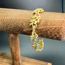 Vintage Leaf Bracelet, Gold Tone, 7” Long, Fold Over Clasp