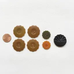 Vintage Bakelite Floral Scallop Assorted Buttons Set of 7