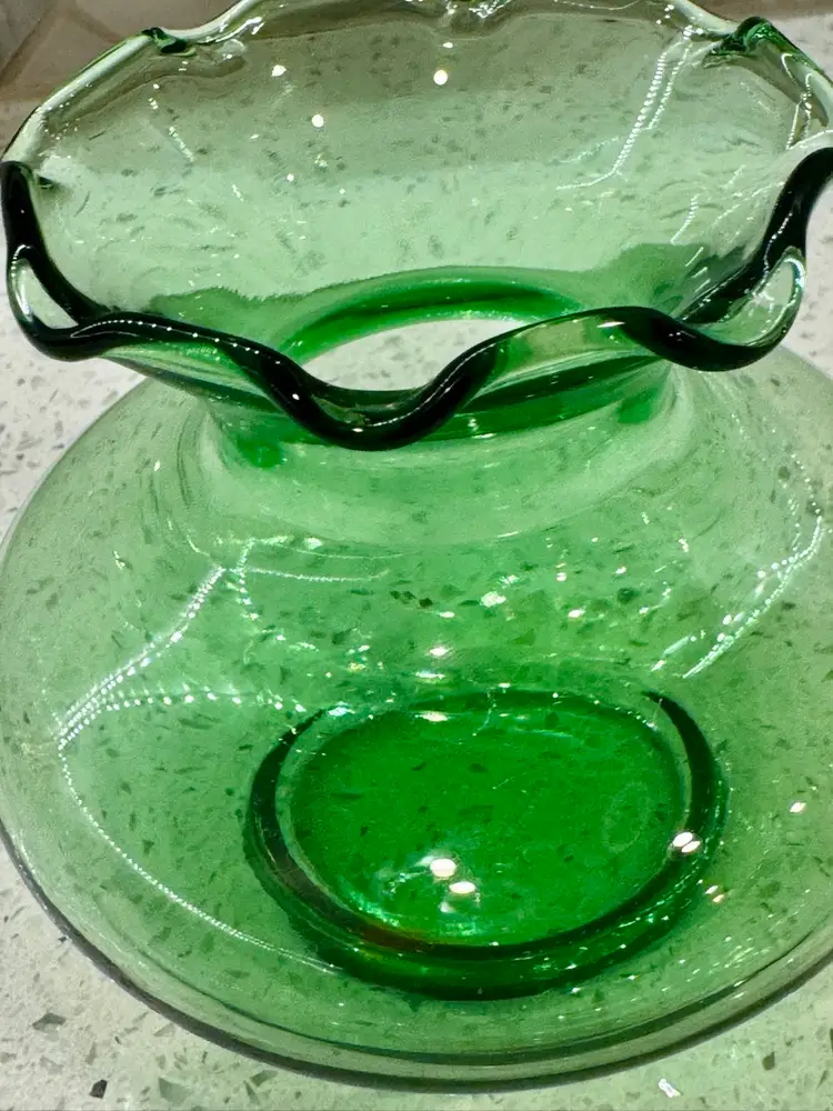 ANCHOR HOCKING Ruffled Bud Vase FOREST GREEN Glass 3¼ Inch Vintage