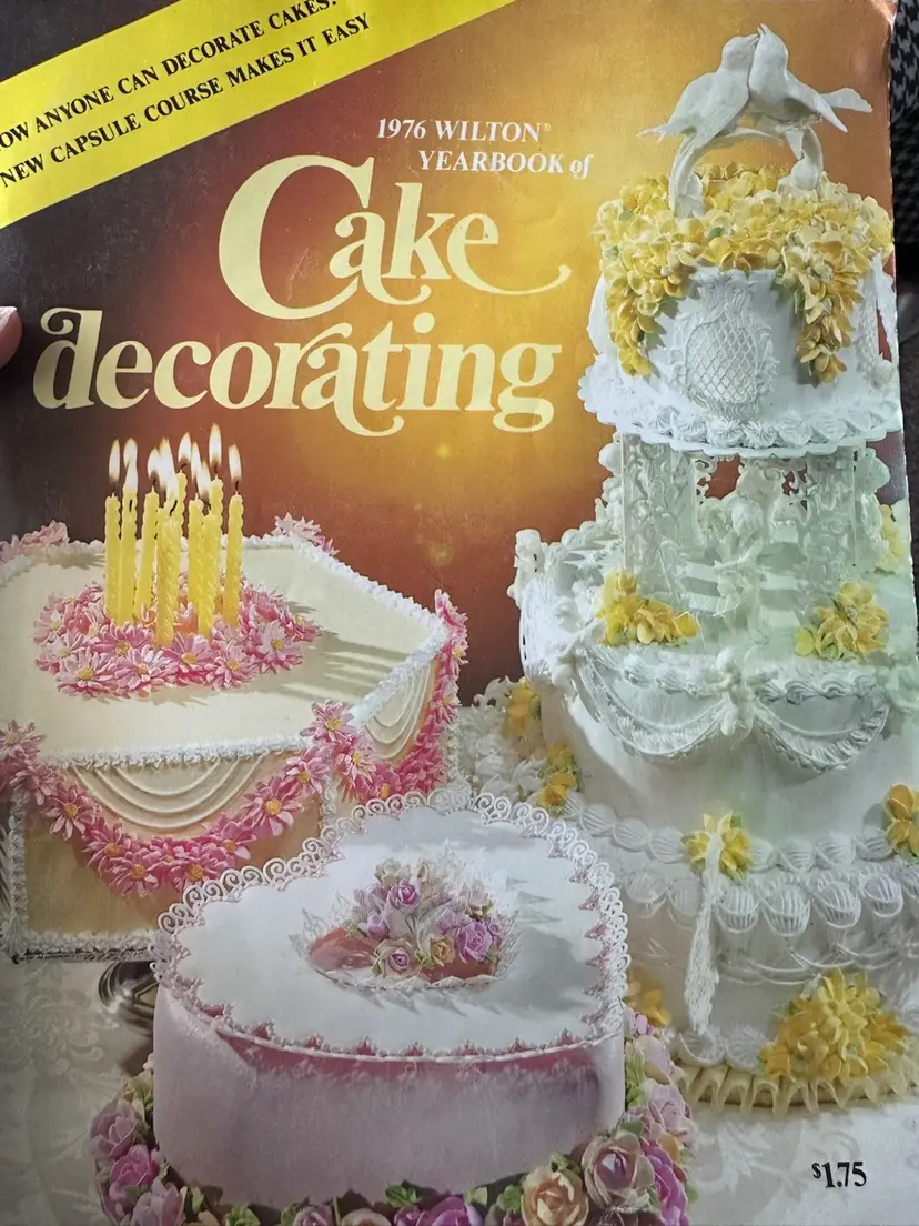 1976 Wilton Yearbook Of Cake Decorating. Used