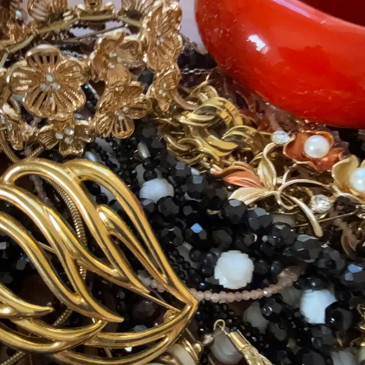 Wearable & Craft Jewelry Lot 8