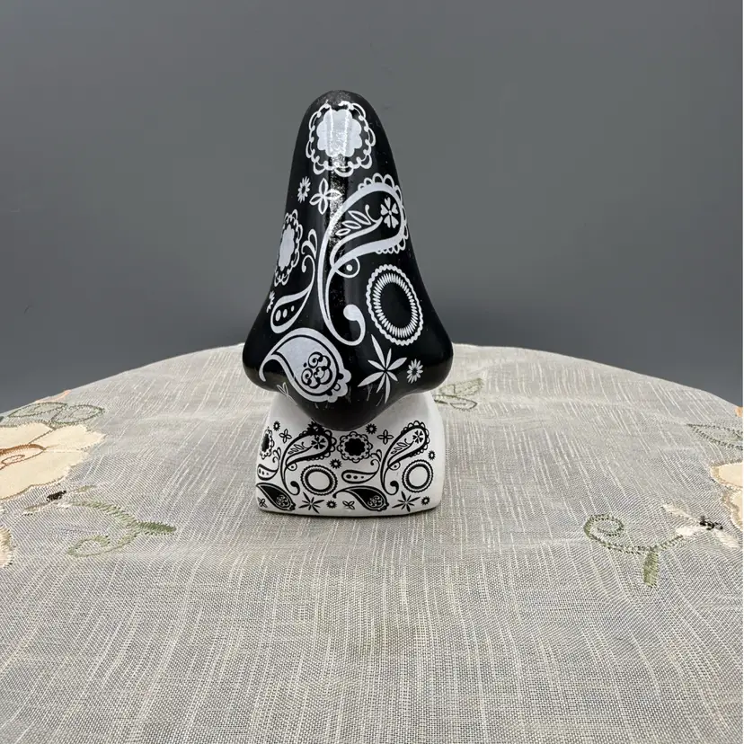 Ceramic Nose Eyeglass Holder - Black & White Paisley Art Deco Graphic Design Glasses Stand 2x4”