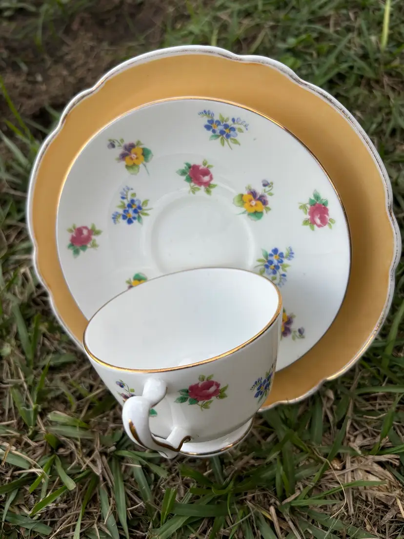 Birdfeeders Created From Upcycling Vintage & Antique China And Glass