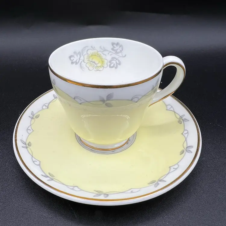 Wedgewood Bone China Cynthia Pale Yellow Flower & Leaf Set Of 2 Teacup & Saucers