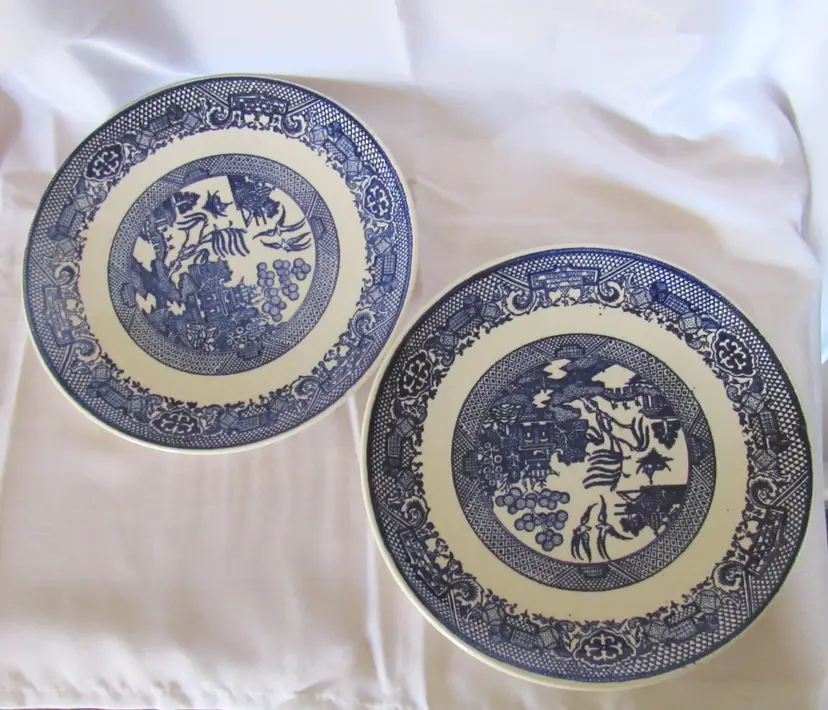 2 Royal China Blue Willow Dinner Plates 9 in