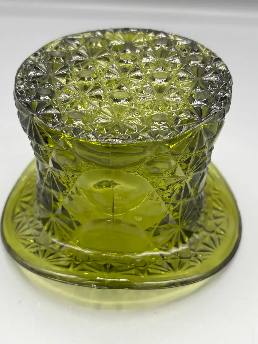 Vintage Fenton green Daisy & Button top hat