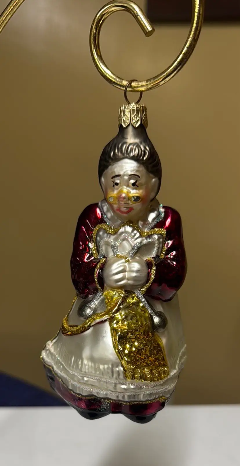 MRS. CLAUS KNITTING 5.25" TALL POLAND MOUTH BLOWN  GLASS ORNAMENT HAND PAINTED