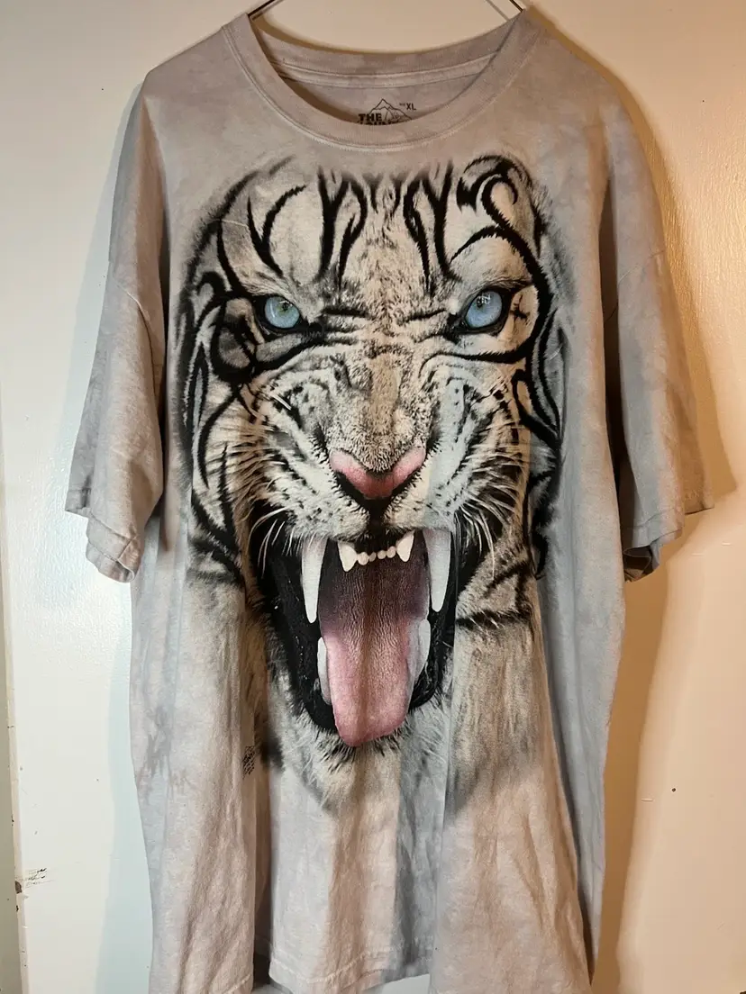 2014 Mountain White Lion Tshirt