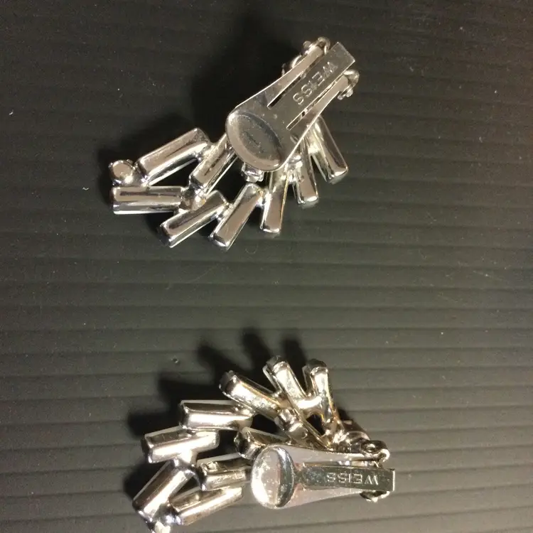 Weiss Vintage Milk Glass Jewelry Set